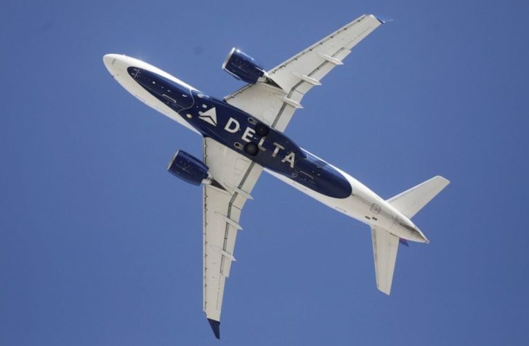 Major airlines line up to split $25 billion in payroll aid