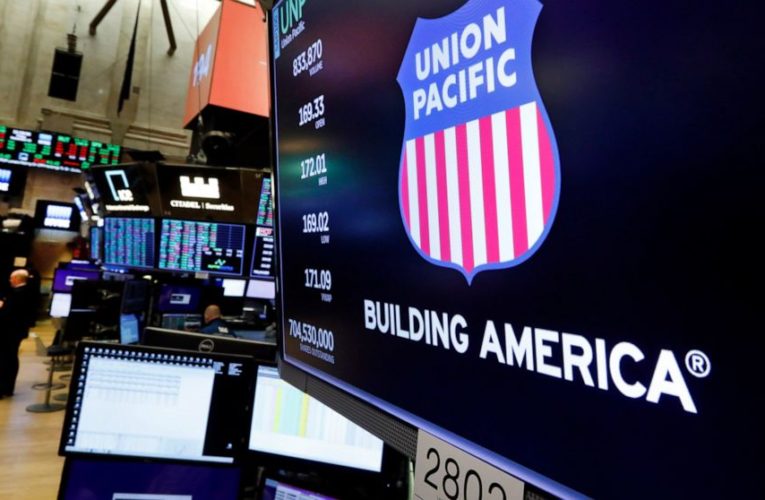 Union Pacific predicts 25% drop in volume because of virus