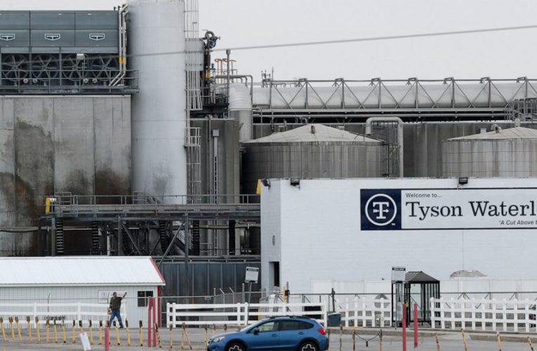 Iowa finds no violations at Tyson plant with deadly outbreak