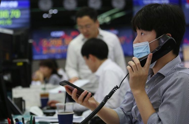 Wall Street drifts lower as markets retreat worldwide