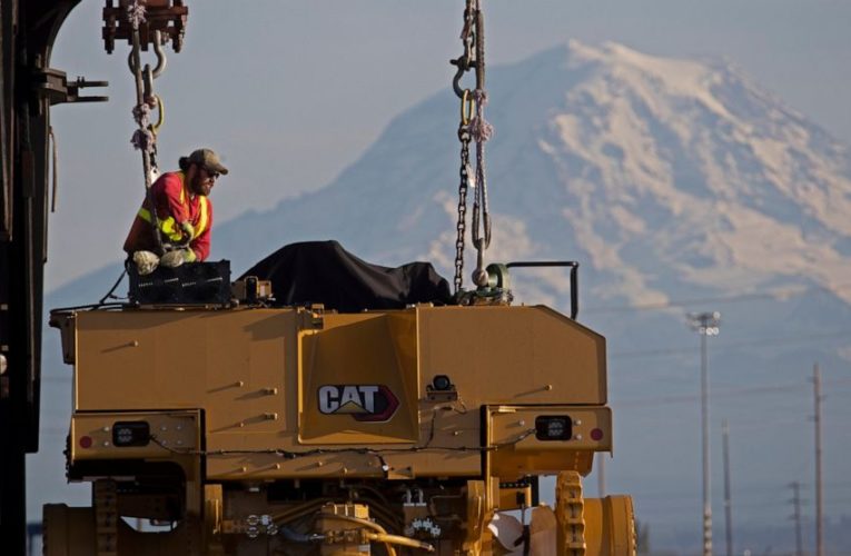 Caterpillar sales weaken but 2Q results top Street