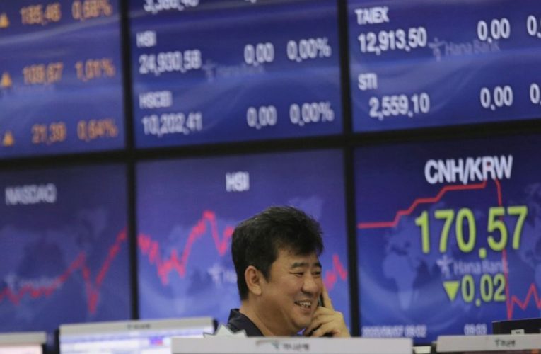 S&P 500 ekes out 6th straight gain following jobs report