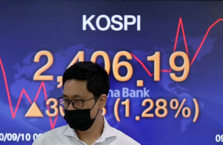 Asian stocks gain after Wall Street rebounds from tech slump