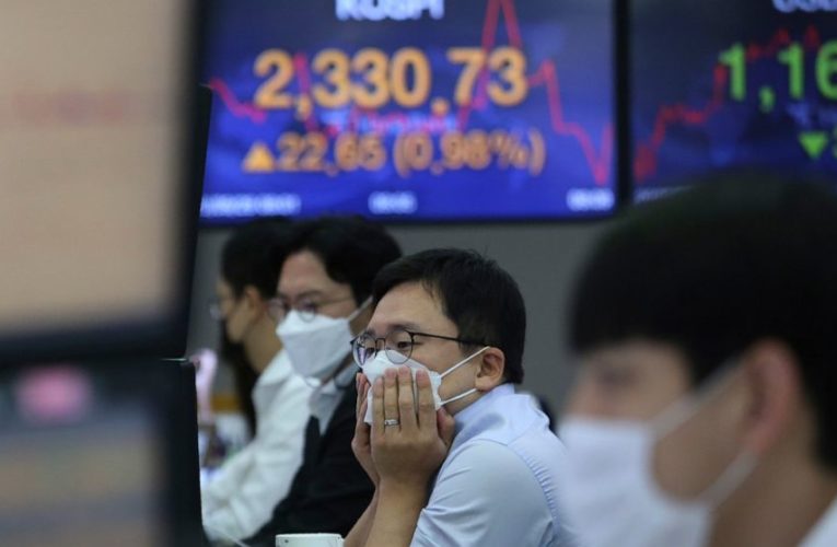 Asian stocks mixed after Wall St rally ahead of US debate