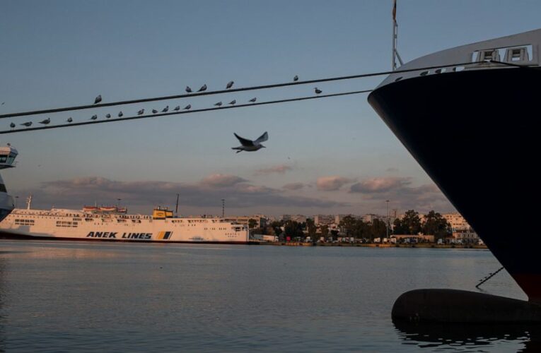 Greece extends coronavirus lockdown by a week