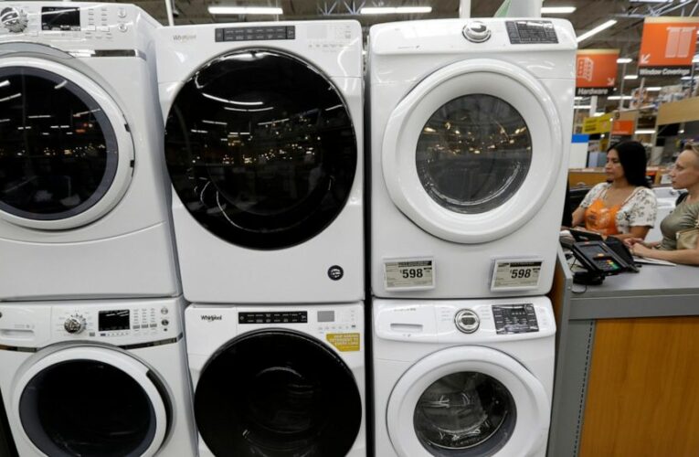Orders for big-ticket manufactured goods up 0.9% in November