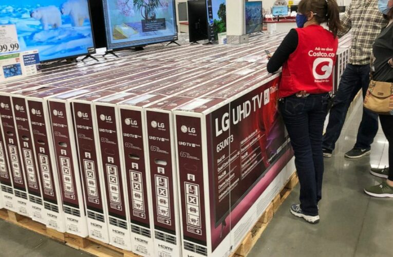 During crucial holiday season, US consumer confidence slumps