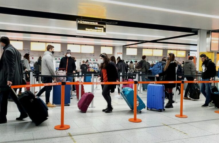 US to require negative COVID-19 test from UK travelers