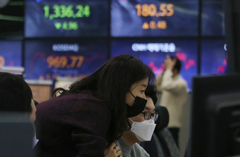 S&P 500 climbs again, closing out best week since November