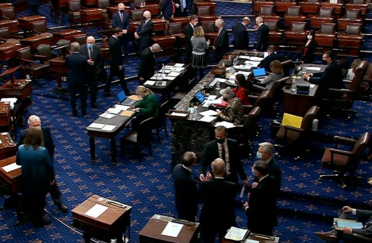 The amendment to the stimulus bill would cut payments by $100 but extend benefits an additional month