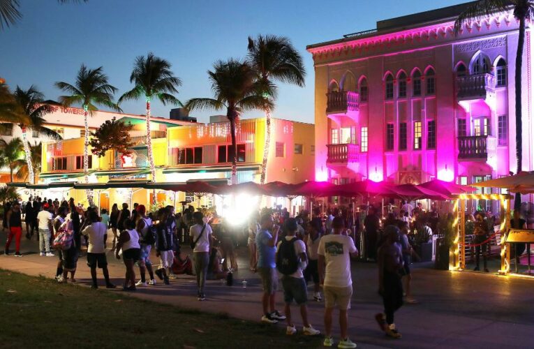 Miami Beach hotel pauses food service amid Covid-19 fears after throngs of people descend on the city