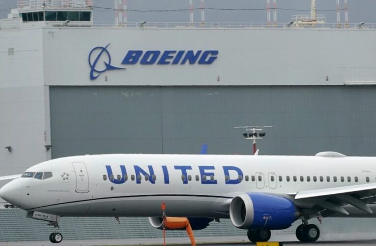 United expands order for Boeing 737 Max aircraft