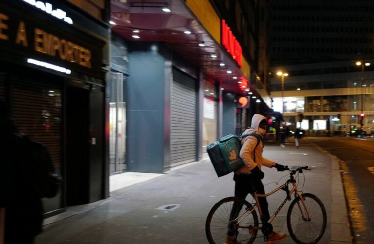 Deliveroo shares slump in UK IPO as investors lose appetite