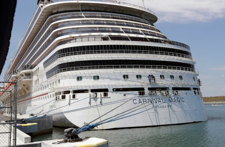 Carnival says it lost $2 billion in 1Q but bookings are up