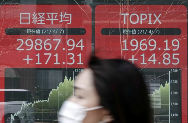 Global stocks mostly rise after lackluster day on Wall St