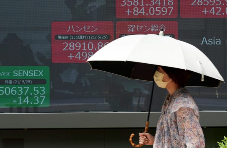 Stocks close modestly higher after choppy day on Wall Street