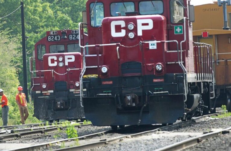 CP urges Kansas City Southern to reject competing $33.6B bid