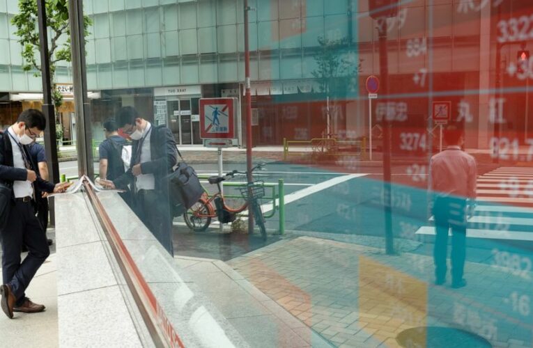 Stocks end a wobbly day mixed; S&P 500 posts a weekly loss