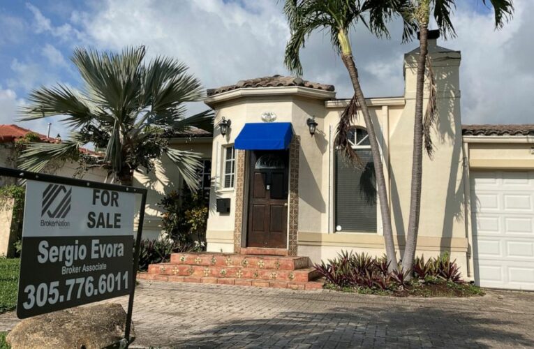 US home prices soar in March by most since late 2013