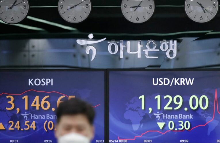 Stocks close higher with help from tech, still down for week