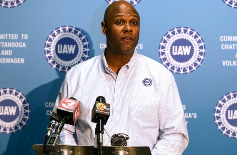 UAW leaders pick Secretary-Treasurer Ray Curry to run union