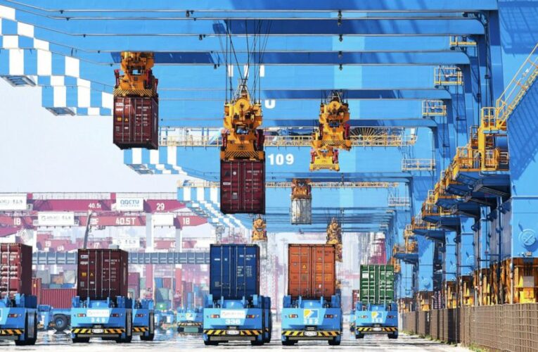 US trade deficit dips to $68.9 billion with exports up
