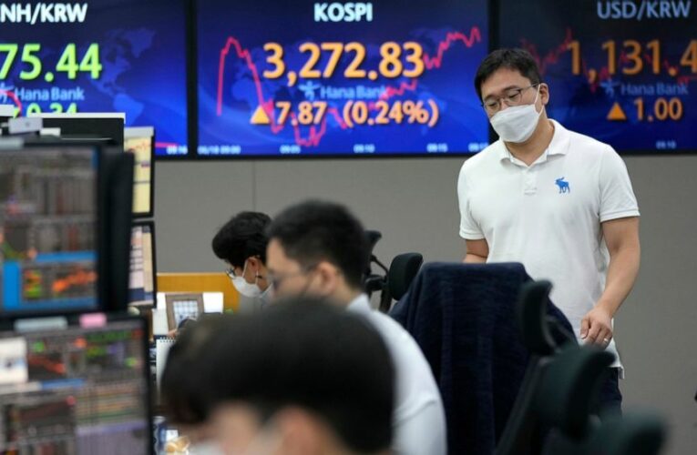 Stocks slump again, S&P 500 heading for worst loss in month