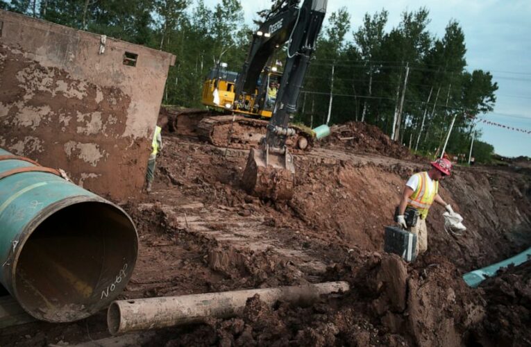 Small Minneapolis event eyes Klobuchar to help stop Line 3
