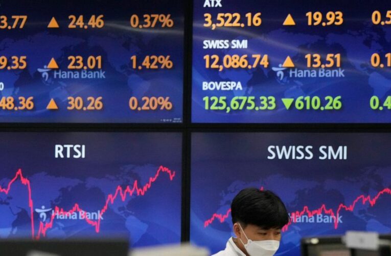 World shares lower after Wall St rebound on US growth data