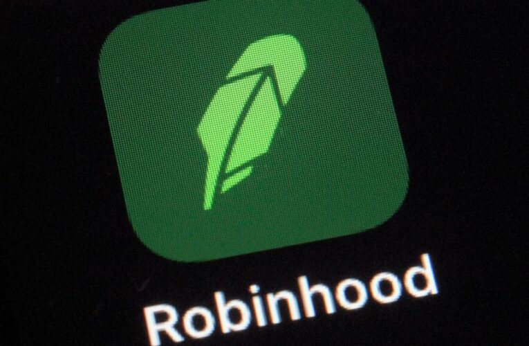 Robinhood makes Wall Street debut, stumbles at start