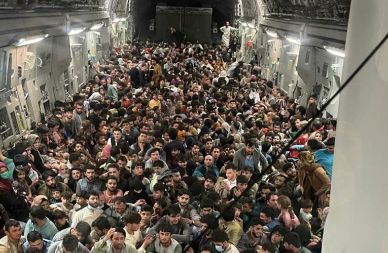 The story behind this stunning evacuation photo