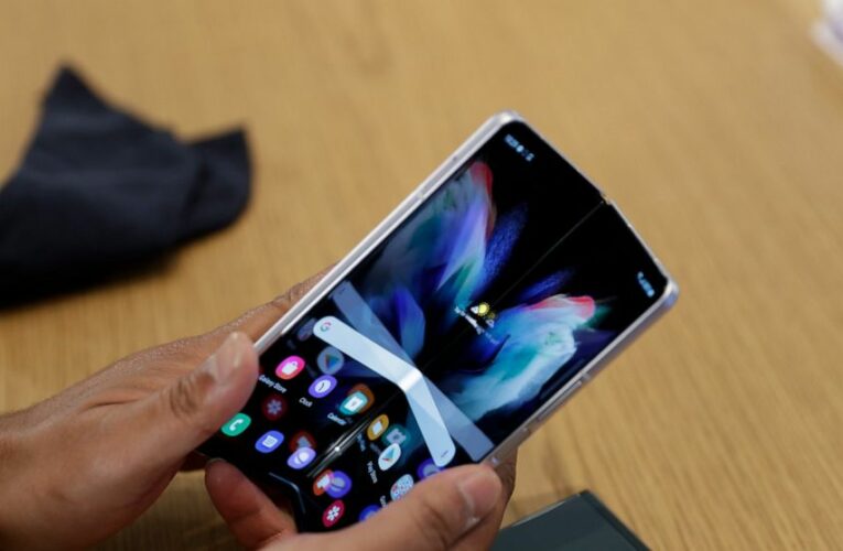 Samsung slashes prices in bid to boost foldable phone sales