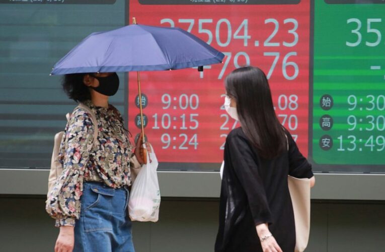 European stock markets slip, Asian markets advance