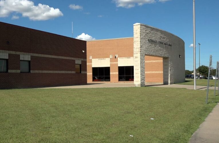 Texas teacher trying to decide about Covid vaccine dies 3 days after testing positive