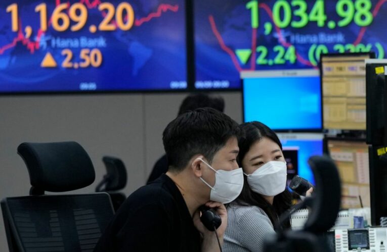 Stocks wobble in afternoon trading, still lower for the week