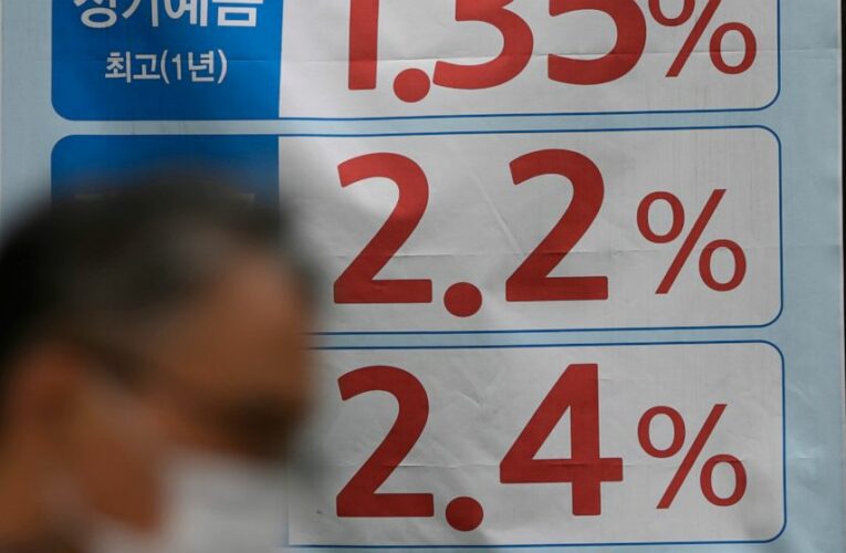 Stocks fall on Wall Street, giving up week’s gains