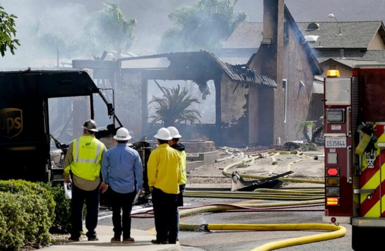 At least 2 dead in California plane crash that burned homes