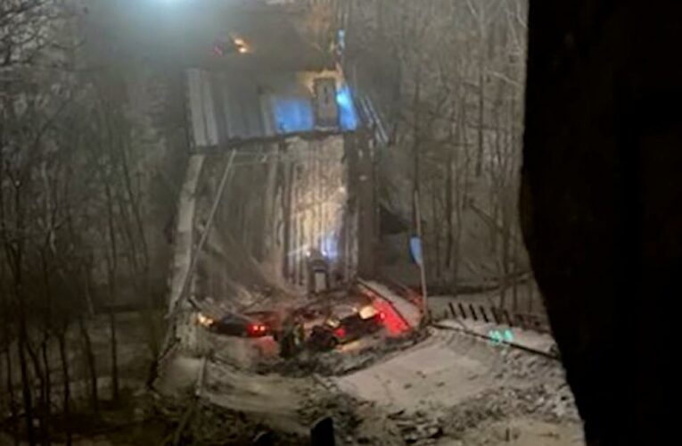 Images show scene of Pittsburgh bridge collapse
