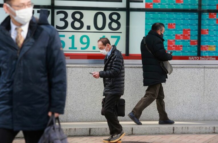 Stocks edge lower on Wall Street; investors review earnings