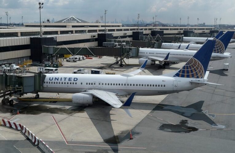 United posts $646 million loss, omicron casts shadow over 1Q