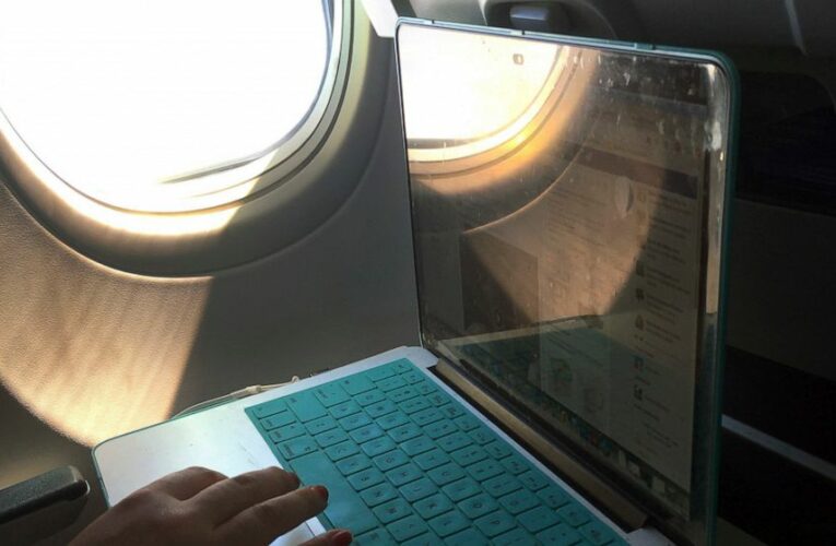 FAA clears Verizon and AT&T to turn on more 5G cell towers