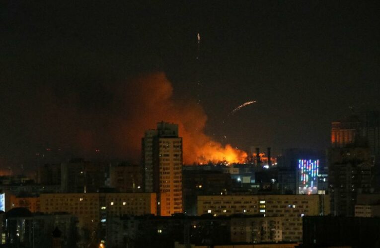 The defense of Kyiv: Zelensky tells citizens to defend the country