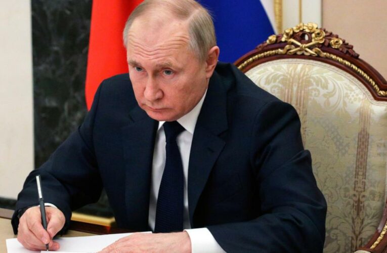 Analysis: Ex-CIA official explains who Putin should be afraid of
