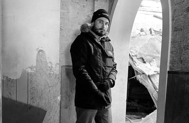 Photographer recounts terrifying escape from Mariupol