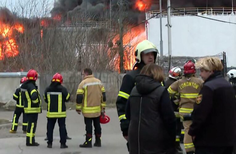 Debunking the false conspiracy theory about an Edmonton firefighter coat in Ukraine