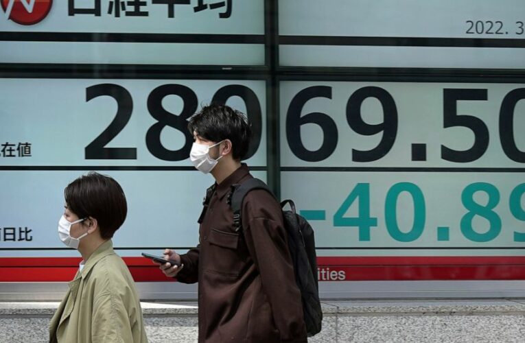 Asian stocks mixed after West vows more Russia sanctions