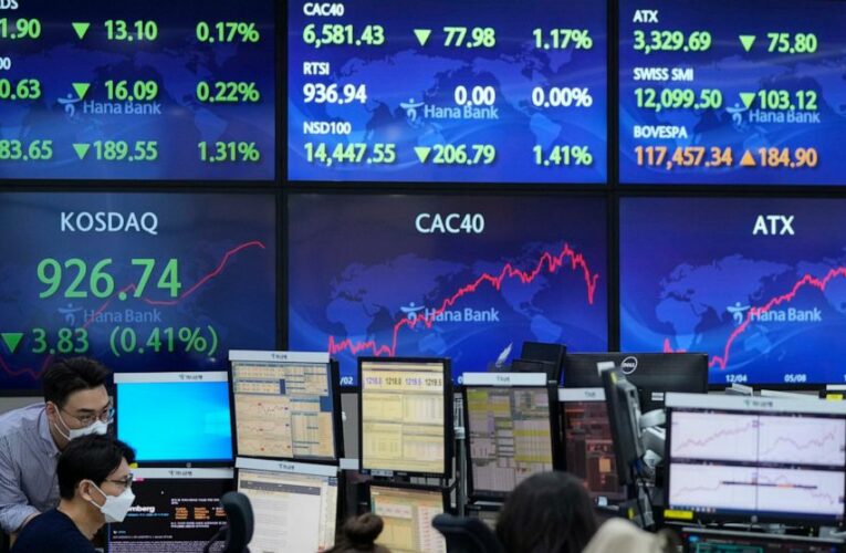 US stocks close higher as choppy trading persists, oil slips