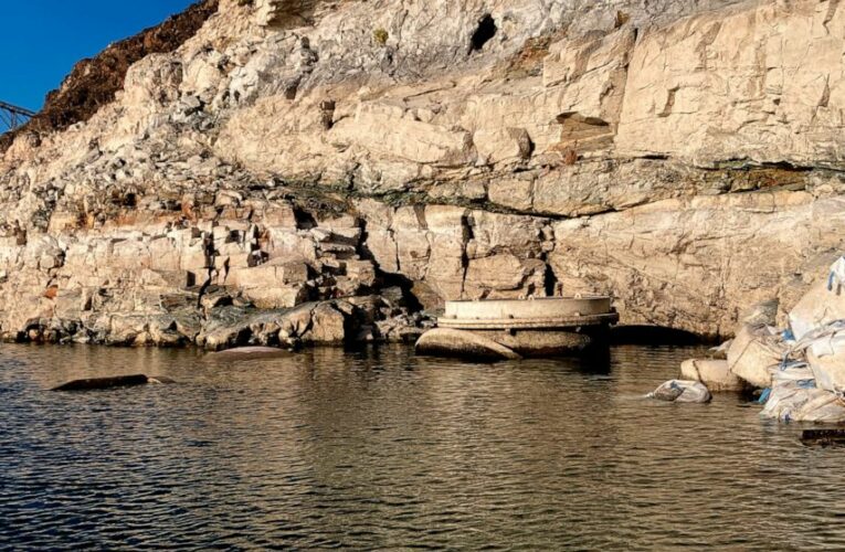 Vegas water intake now visible at drought-stricken Lake Mead