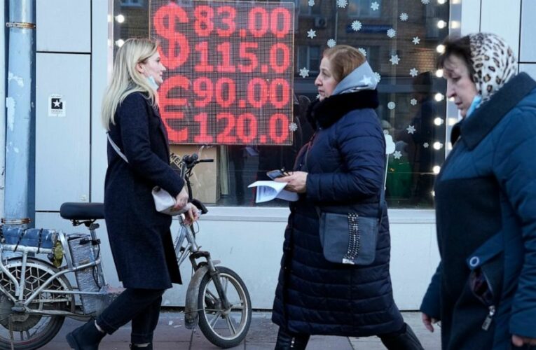 Sanctions hit Russian economy, although Putin says otherwise