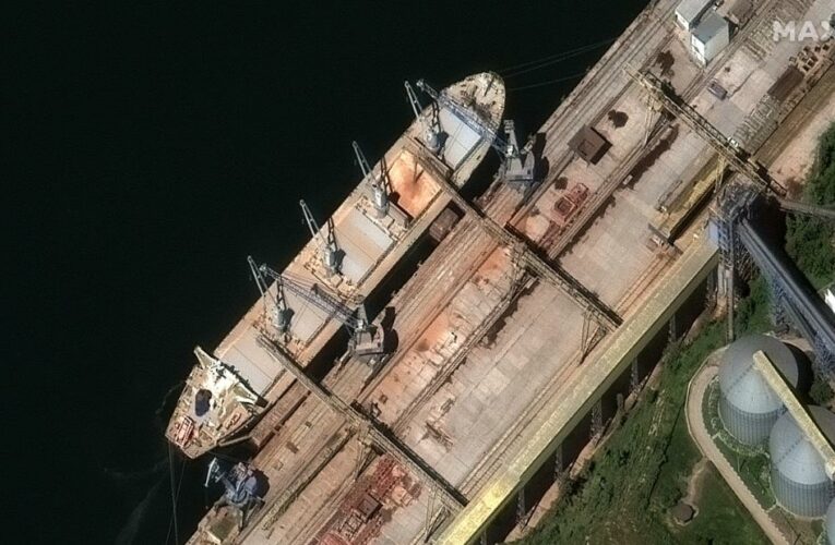 Theft: Satellite images appear to show Russian ships loading up with Ukrainian grain in Crimea